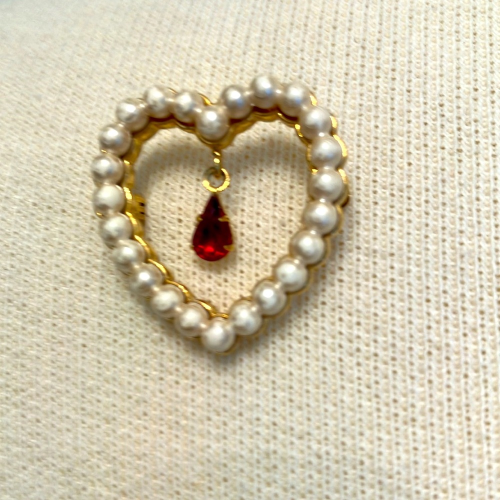 NWOT  Pearl Heart Brooch with Faux Ruby.  Gold Trim.